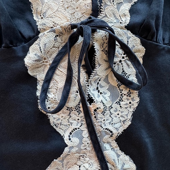 Victoria Secret’s SILK lace cami and shorts sz M - Picture 2 of 6